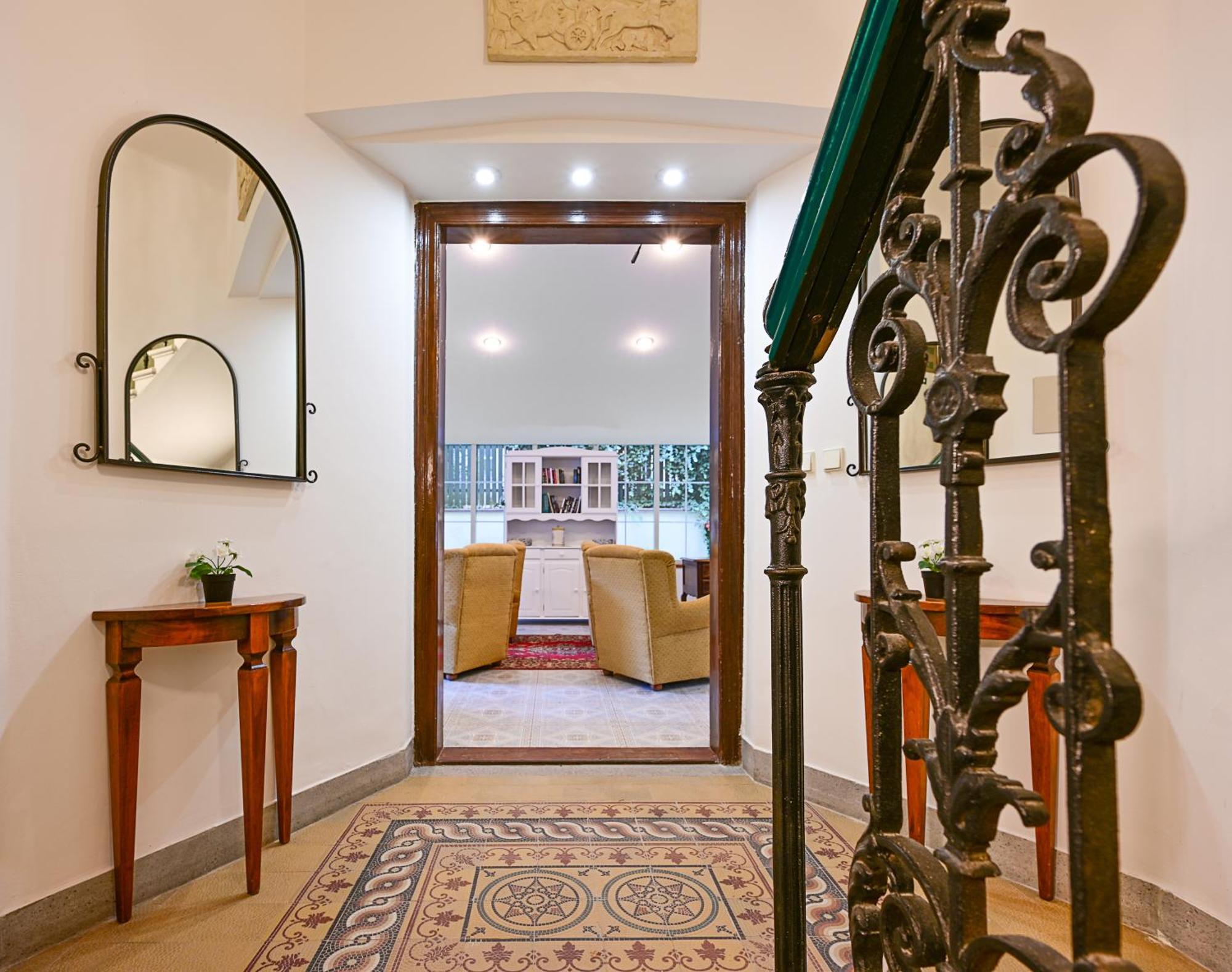 Hotel Mala Strana — Photos 1